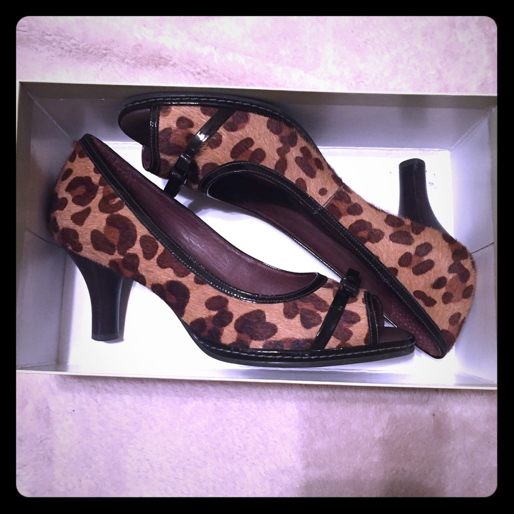 Beautiful animal print peep toe heel
